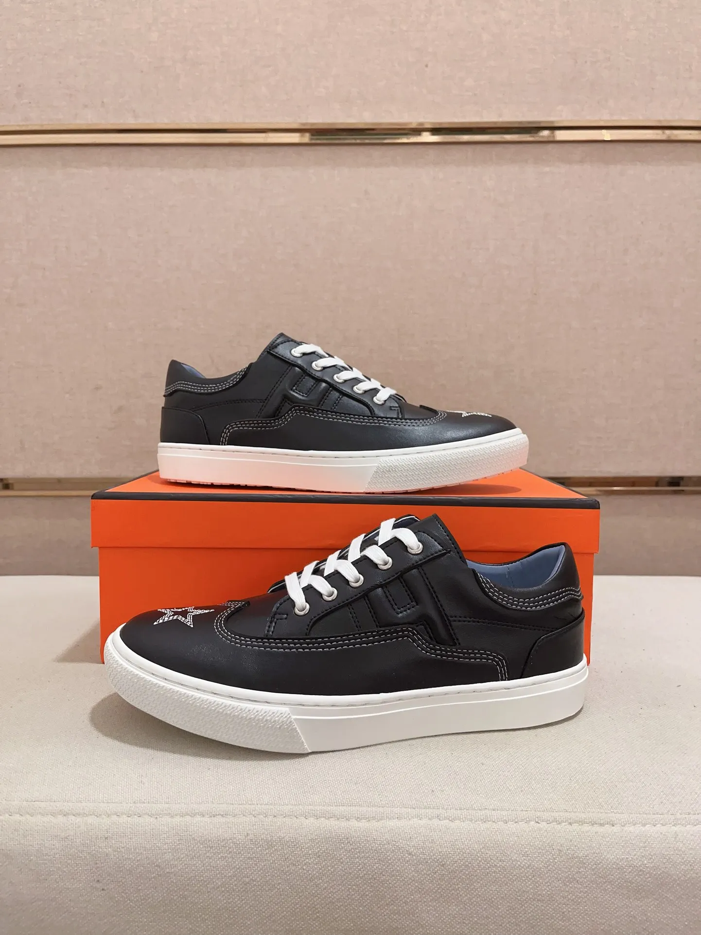 Men's clothing and shoes💰: 400💰《HERMES》【Classic Original Version】Hermès; Top 🔝 Purchasing Agency 🔍🔍Men's latest 🇺🇸 counter sales simultaneously, original ▲▲cowhide imported from Italy ▲▲Exquisite workmanship (Italian 🇮🇹Imported water-dyed 🐂cowhide lining) sole: original sole provided by the original factory, ⚠️exclusive double-layer activity·TPR·rubber·combined molded outsole; Code number: 38-44 (45/46 can be customized, non-refundable)